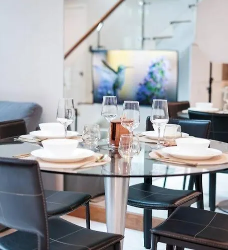 Loft 3br With Garden In Avant Bgc Parking With Fee Apartment