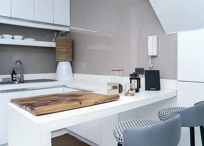 Loft 3br With Garden In Avant Bgc Parking With Fee *
