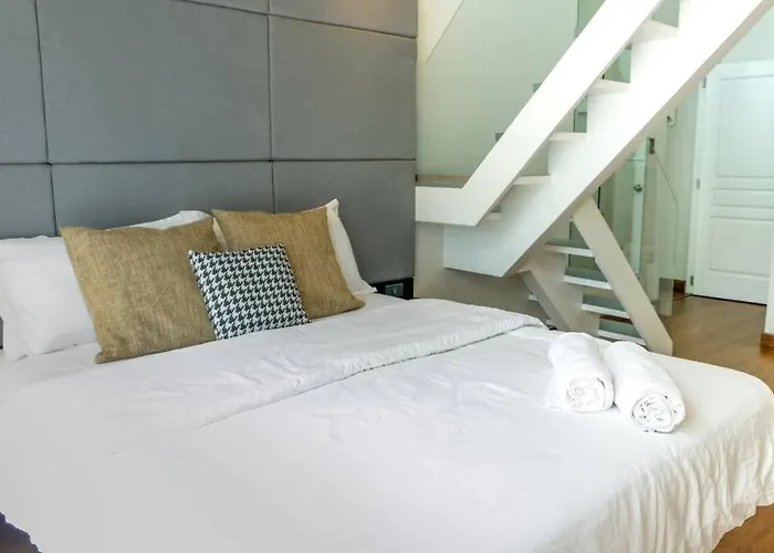 Loft 3br With Garden In Avant Bgc Parking With Fee