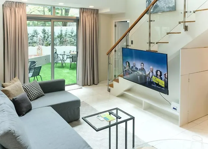 Loft 3br With Garden In Avant Bgc Parking With Fee Apartment *