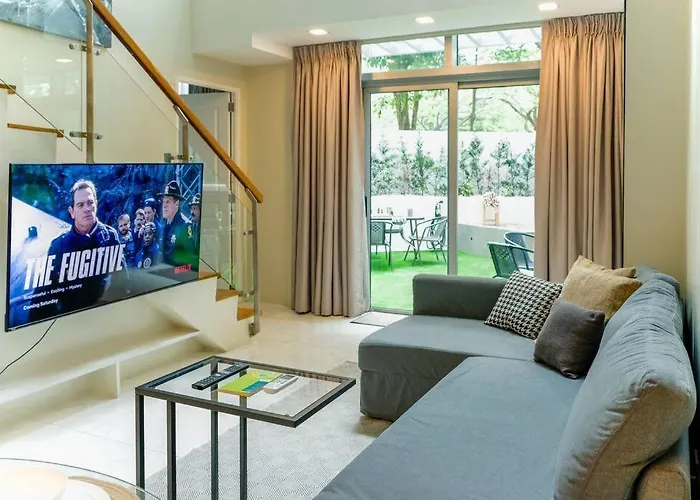Apartment Loft 3br With Garden In Avant Bgc Parking With Fee *
