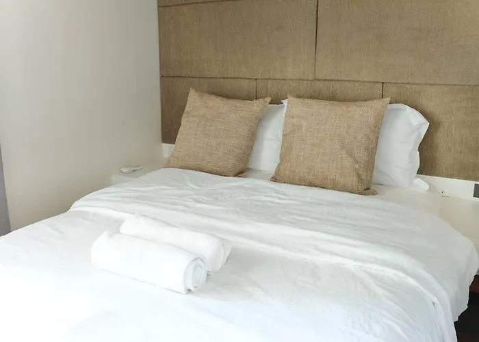 Loft 3br With Garden In Avant Bgc Parking With Fee Apartment Manila
