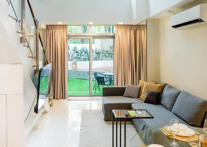 Loft 3br With Garden In Avant Bgc Parking With Fee *