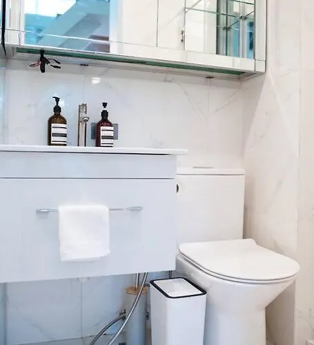 Loft 3br With Garden In Avant Bgc Parking With Fee Apartment *