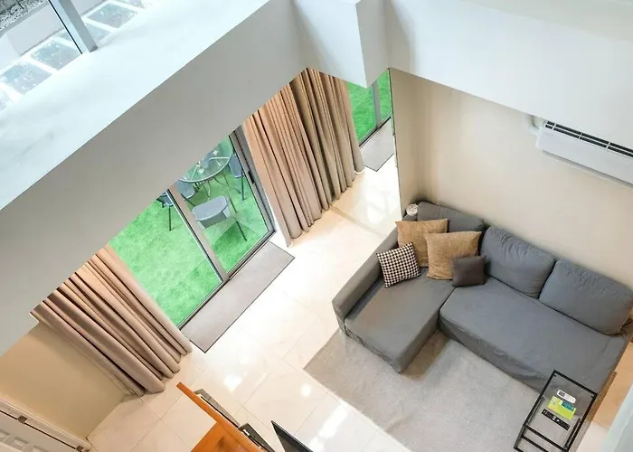 Loft 3br With Garden In Avant Bgc Parking With Fee *