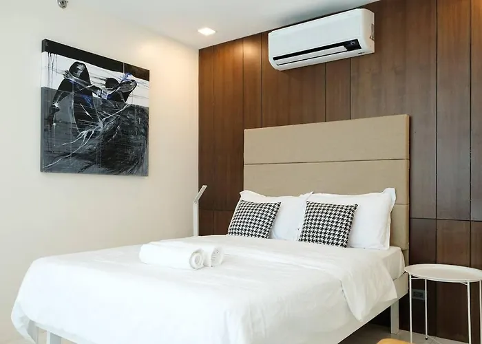 Loft 3br With Garden In Avant Bgc Parking With Fee Apartment *