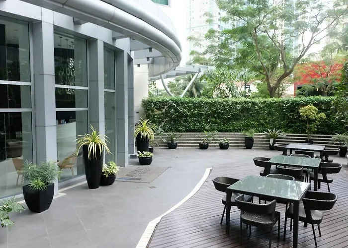 Loft 3br With Garden In Avant Bgc Parking With Fee Manila