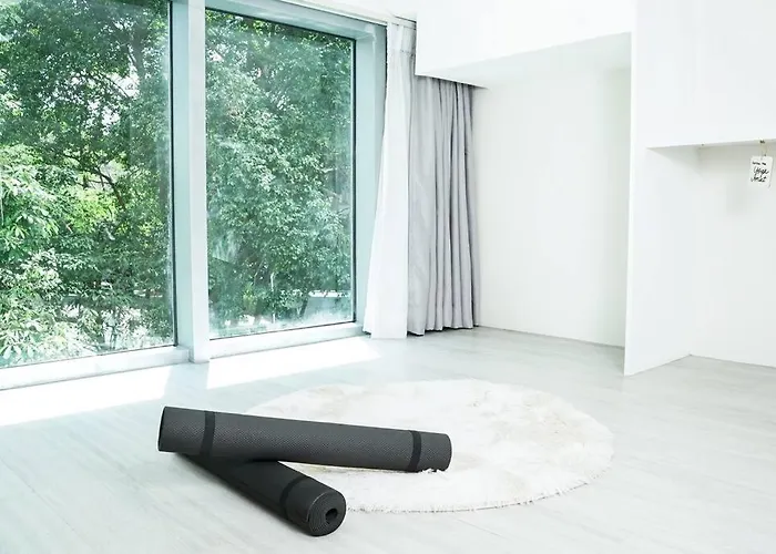 Loft 3br With Garden In Avant Bgc Parking With Fee Manila