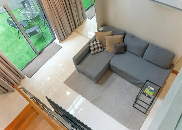 Loft 3br With Garden In Avant Bgc Parking With Fee