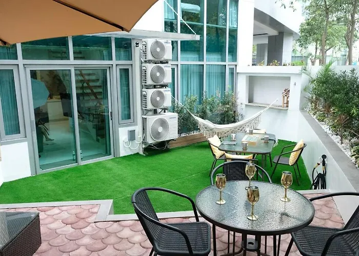Loft 3br With Garden In Avant Bgc Parking With Fee