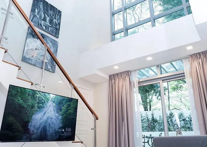 Loft 3br With Garden In Avant Bgc Parking With Fee *